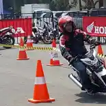 Honda Sonic Infastion Adu 1.000 Rider di Arena Gymkhana Honda Sonic Infastion Adu 1.000 Rider di Arena Gymkhana