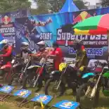 Heboh, Seri Perdana Kratingdaeng Super Cross Menarik Perhatian Warga 