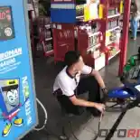 Isi Angin Ban Motor, Sebaiknya Pakai Udara Biasa atau Nitrogen?