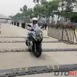 Tips Melakukan Pengereman Darurat yang Benar pada Sepeda Motor Tips Melakukan Pengereman Darurat yang Benar pada Sepeda Motor