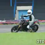 First Ride Yamaha Xabre, Handling Lincah