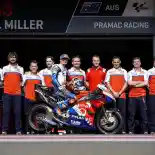 Pembalap MotoGP Lelang Helmnya untuk Donasi Kebakaran Hutan