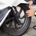 Jangan Tunggu Rusak! Ini 4 Tanda Ban Motor Harus Diganti