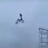 Tom Cruise Lakukan Aksi Gila, Loncat ke Jurang Menggunakan Motor