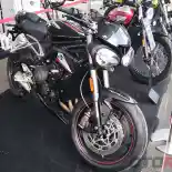 Triumph Street Tripple RS Bermesin ala Moto2 Siap Dibeli di Tanah Air!