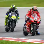 Pembalap MotoGP Turunkan Kaki Sebelum Tikungan, Apa Fungsinya?