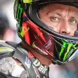 Ibu Valentino Rossi Bantah Isu Anaknya Pensiun Tengah Musim
