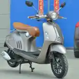 Pabrikan Cina Bikin Skuter Mirip Vespa 946, Harganya Rp 6 Jutaan!