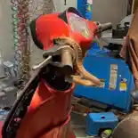 Waspada! Seekor Ular Bisa Bersembunyi di Bodi Vespa