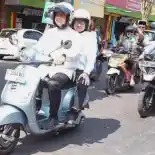 Setelah Honda BeAT, Kini Anies Baswedan Kendarai Vespa LX 125