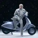 Sambut ‘Tahun Ular’, Piaggio Luncurkan Vespa 946 Snake Icy