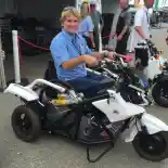 Aksi Wayne Rainey Kendarai Trike Dari Kursi Rodanya