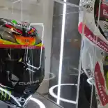 Otomotif Pekan Ini: Motor Listrik, Baju Balap, Sewa Baterai