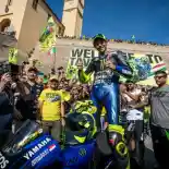 Keliling Kampung Halaman Pakai YZR-M1, Rossi: Ini Menakjubkan!