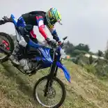 Berikut Trik Melintasi Jalur Off-Road Menanjak dan Menurun