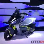 Yamaha Pamerkan Motor Listrik E01 di Tokyo Motor Show, Pesaing Kuat Honda PCX Electric Yamaha Pamerkan Motor Listrik E01 di Tokyo Motor Show, Pesaing Kuat Honda PCX Electric