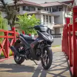 Intip Sangarnya Yamaha Exciter Matte Black, Kembaran MX-King Serba Hitam