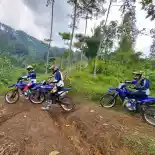 Bahaya Jelajah Lintasan Off-Road Pakai Motor Trail Sembari Berboncengan
