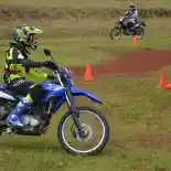 Tips Naik Motor Off-Road untuk Pengendara di Bawah 170 cm