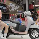 Yamaha Fazzio Hybrid Tampil Segar dengan Dua Warna Baru di Jakarta Fair 2025