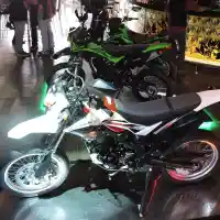 Galleri foto Galeri Foto: Kawasaki D-Tracker Baru Bermodal Pelek 17 Inci