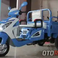 Galleri foto APPKTM New Mini Gajah, Motor Roda Tiga Bertampang Skuter Matik