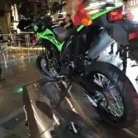 Galleri foto Galeri Foto: Kawasaki D-Tracker Baru Bermodal Pelek 17 Inci