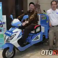 Galleri foto APPKTM New Mini Gajah, Motor Roda Tiga Bertampang Skuter Matik