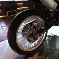 Galleri foto Galeri Foto: Kawasaki D-Tracker Baru Bermodal Pelek 17 Inci