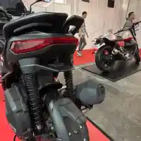 Galleri foto FOTO: Nuansa Black Matte dan Aksen Balap di Aprilia SR-GT Replica Terbaru Galleri foto FOTO: Nuansa Black Matte dan Aksen Balap di Aprilia SR-GT Replica Terbaru