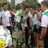 Galleri foto Galeri Foto: Cal Crutchlow Burnout di Kemayoran!