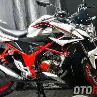 Galleri foto Lengkap Nih, Aksesori Resmi Honda CB150R SE
