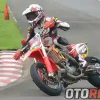 Galleri foto Galeri Foto Dimas Ekky Pratama Sliding Bersama Motor Supermoto