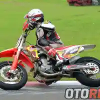 Galleri foto Galeri Foto Dimas Ekky Pratama Sliding Bersama Motor Supermoto