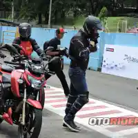 Galleri foto Galeri: Launching TVS Apache RTR 200 4V