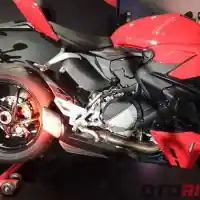 Galleri foto GALERI: Ducati Streetfighter V2, Moge Bergaya Naked Tenaga Beringas