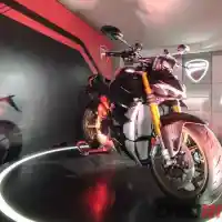 Galleri foto GALERI: Ducati Streetfighter V4 SP, Naked Bike Seharga Rp 1,93 Miliar
