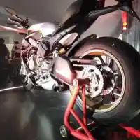 Galleri foto GALERI: Ducati Streetfighter V4 SP, Naked Bike Seharga Rp 1,93 Miliar