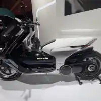Galleri foto FOTO: Honda EV Urban Concept Tampil di IIMS 2025, Motor Listrik Mirip PCX 160