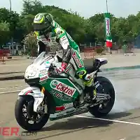 Galleri foto Galeri Foto: Cal Crutchlow Burnout di Kemayoran!