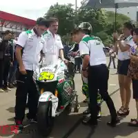 Galleri foto Galeri Foto: Cal Crutchlow Burnout di Kemayoran!