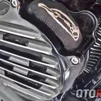 Galleri foto Modifikasi Harley Davidson Dyna Low Rider 2015, Pakai Roland Sands Biar Nyaman