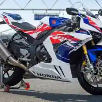 Galleri foto GALERI: Honda CBR1000RR-R Fireblade SP 30th Anniversary 2022