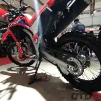 Galleri foto GALERI: Tampilan Sangar Honda CRF250L 2023 di IIMS 2023