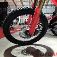 Galleri foto GALERI: Tampilan Sangar Honda CRF250L 2023 di IIMS 2023
