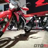 Galleri foto GALERI: Tampilan Sangar Honda CRF250L 2023 di IIMS 2023
