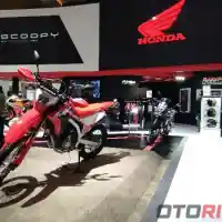 Galleri foto GALERI: Tampilan Sangar Honda CRF250L 2023 di IIMS 2023