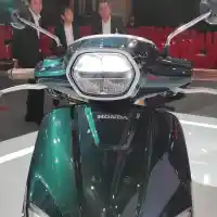 Galleri foto GALERI: Paduan Dua Warna Keren di New Honda Stylo 160 ABS