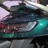 Galleri foto GALERI: Paduan Dua Warna Keren di New Honda Stylo 160 ABS