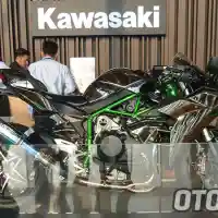 Galleri foto Galeri Foto : Booth Kawasaki di GIIAS 2015